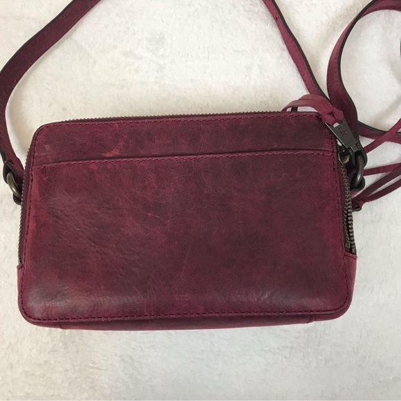 NWOT Frye zip camera bag sangria cross body. From smoke free home . Great bag - Picture 2 of 7